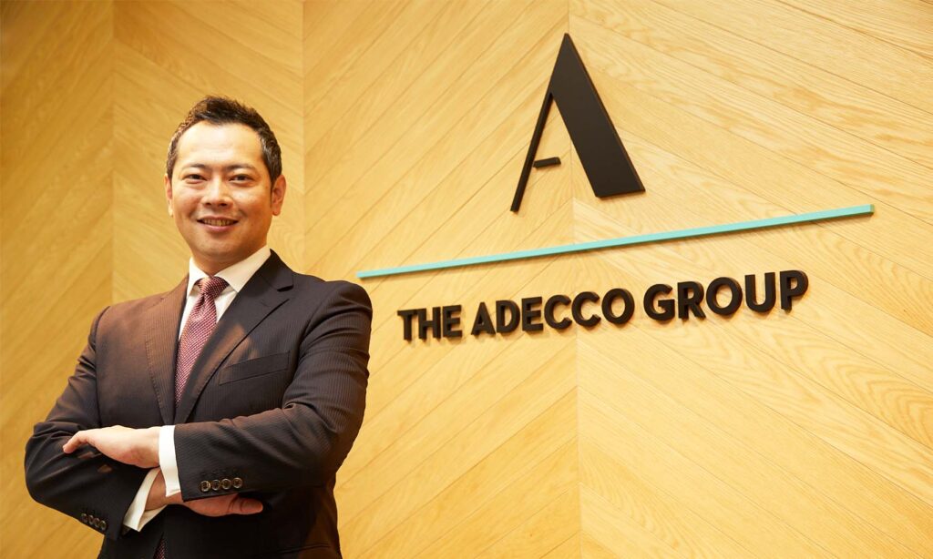 Adecco Group Japan川崎健一郎さん（社名ロゴ）
