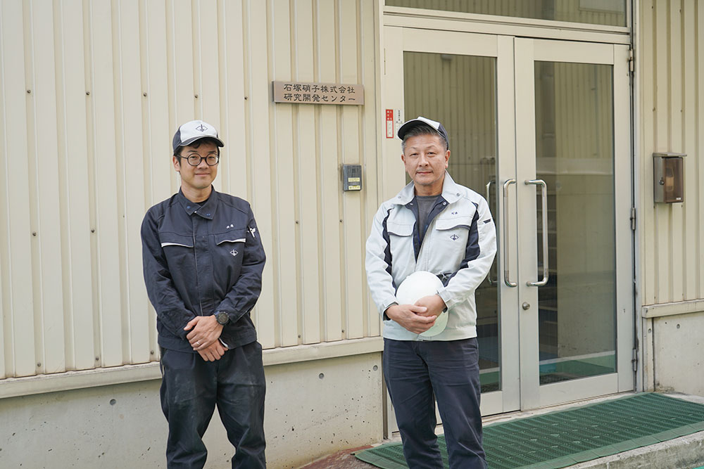 石塚硝子株式会社広報のチームリーダー川島さん（写真右）新事業企画のグループリーダー両角さん（写真左）