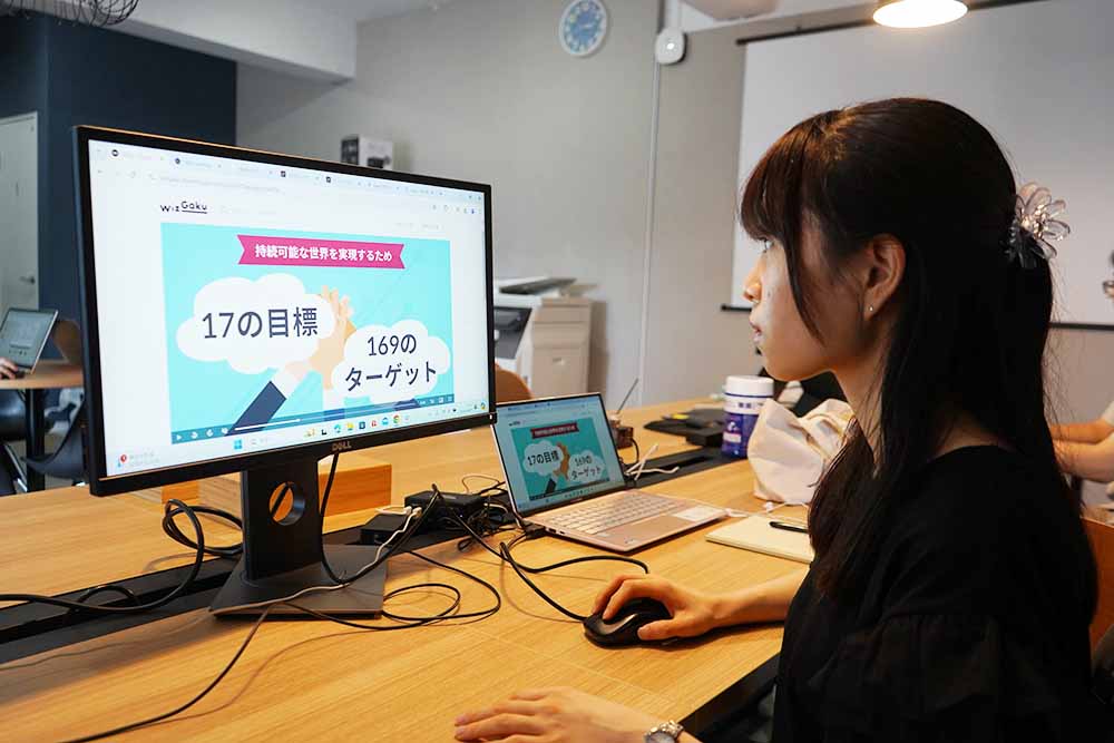 ウィズテックが提供するWizGakuを受講者が利用している様子
