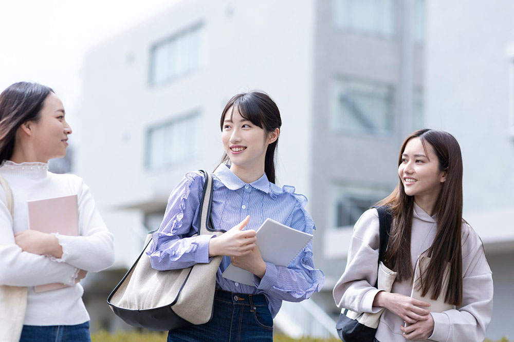 音楽大学の女子大生たち