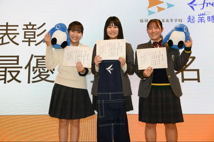 福岡女子商業高校×freee 産学連携事業の優勝者、長野さん