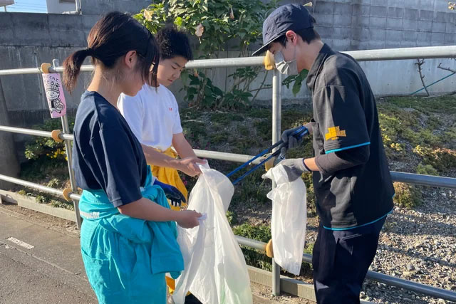 ひまわり特別支援学校と川口工業高校掃除部が交流会を開催