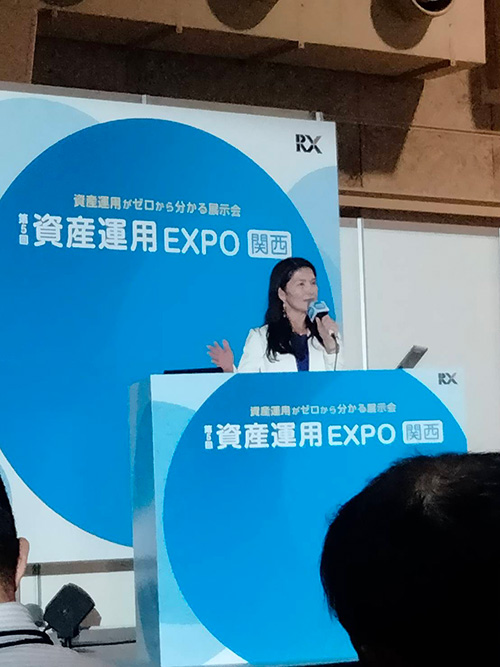 K'sプランニングの水野氏が資産運用EXPO関西に登壇している様子