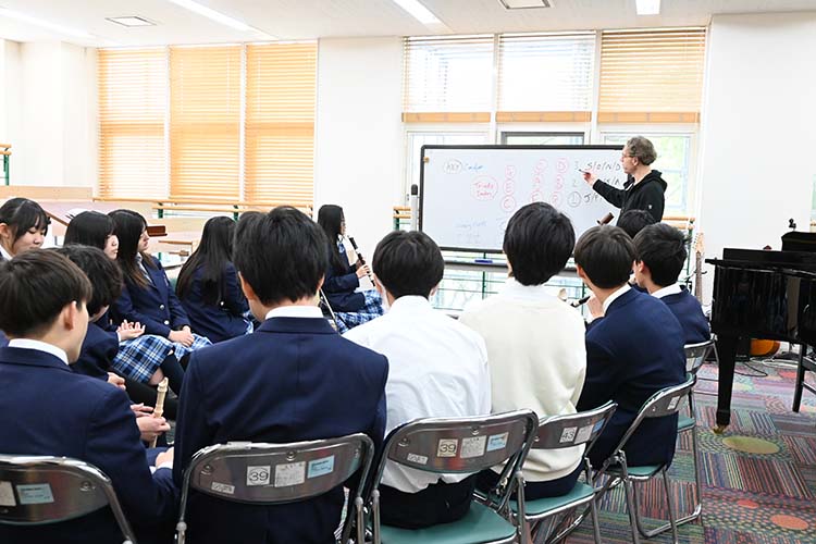 リンデンホールスクール授業の風景(提供:学校法人都築育英学園)