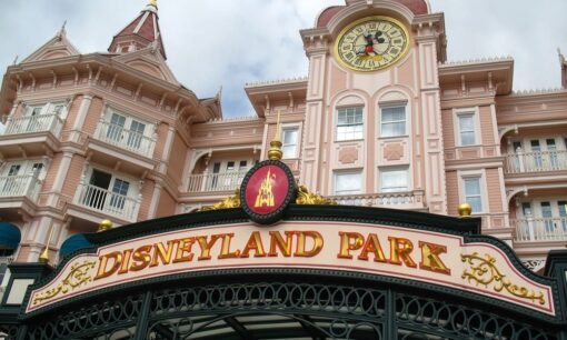 米ディズニー、経済効果を発表　米国内で6.7兆円　日本ではチケット価格見直しを検討か？　