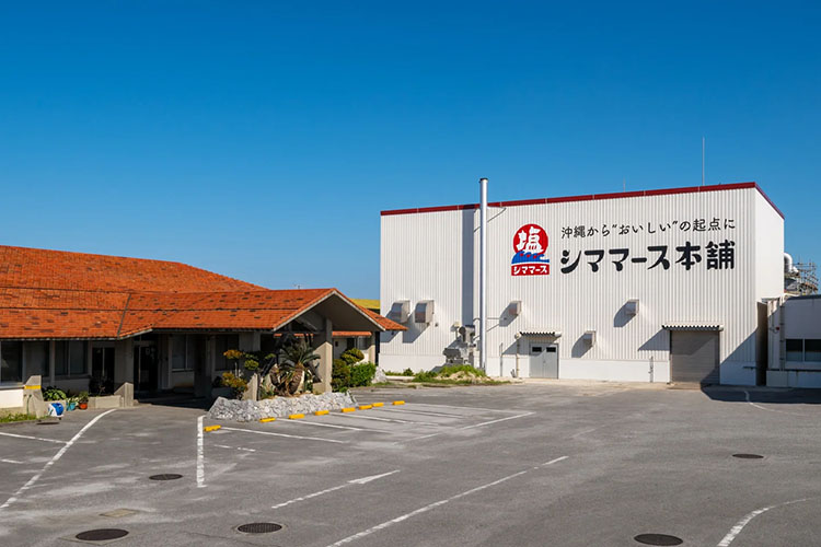 青い海