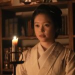 朝ドラ『ばけばけ』初回レビュー　写真だけのオープニングと“おでこキス”に涙する視聴者続出