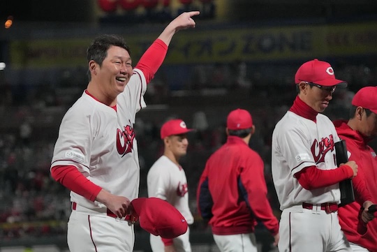 新井貴浩監督
