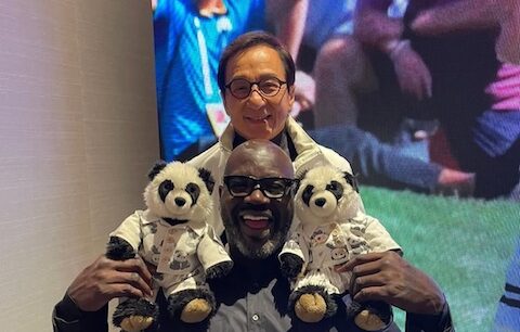 ジャッキー・チェンが“初の本人役”で挑む　子パンダを守るために走る！『パンダプラン』2026年1月公開決定