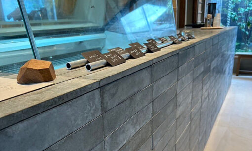 廃棄コンクリートを再生　フジプレコンとひとともりが「建築用コンクリートタイル」サイトを公開