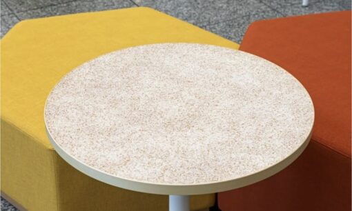 イトーキ×キユーピー、卵殻アップサイクル天板素材を開発　食品副産物を再資源化するサステナブル家具の新潮流