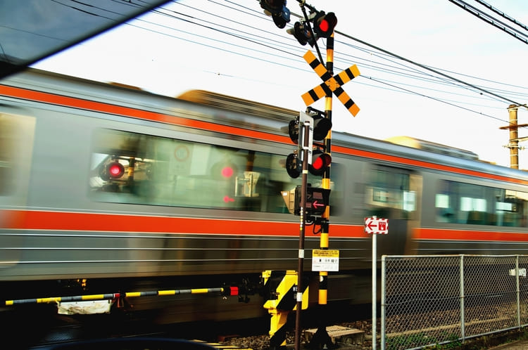JR日豊線・柳田踏切で人身事故 姶良市で20代女性死亡、通勤ラッシュ直撃 2000人足止め