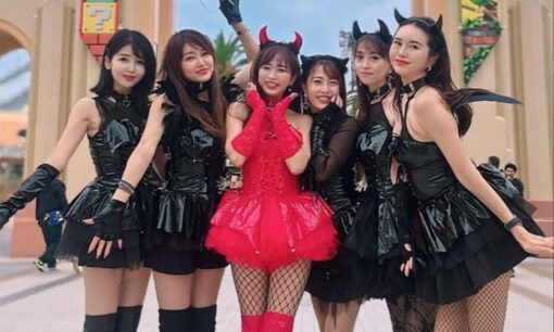 54歳でこの美脚!?　USJで話題の“美魔女コスプレ”princess_tiara_tomokoとは