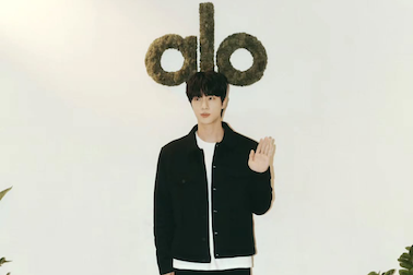 BTS・JINに“奇襲キス”　日本人女性が強制わいせつで在宅起訴へ。兵役明けイベントで何が起きたのか