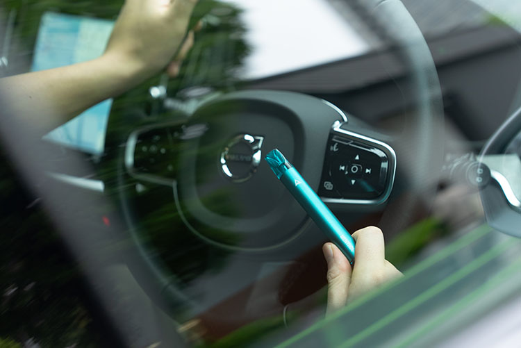 AIR MINI PRO 車での喫煙の様子