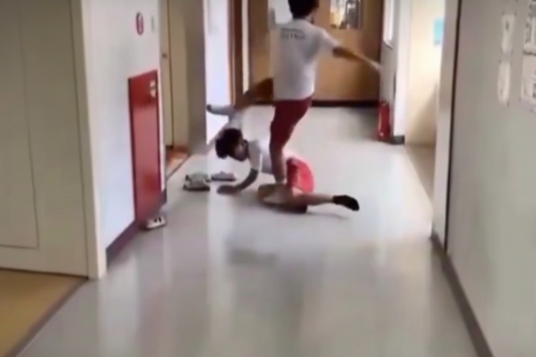 大分市立大東中学校・暴行