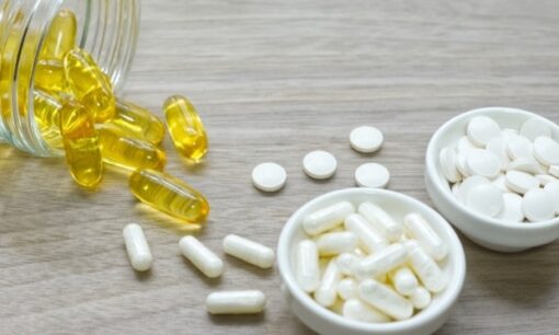 『食べる抗がん剤』に拍手が起きた日　高齢者をのみ込んだ“催眠商法”の正体