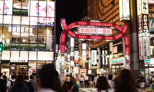 「色恋営業」で初の行政処分！歌舞伎町ホスト逮捕、400人の資産リストと5900万円被害の実態　改正風営法