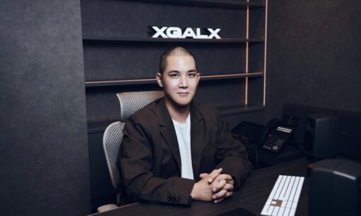 XGプロデューサーSIMON「大切な7人の娘と家族を守る」と誓った直後にコカイン所持容疑で逮捕