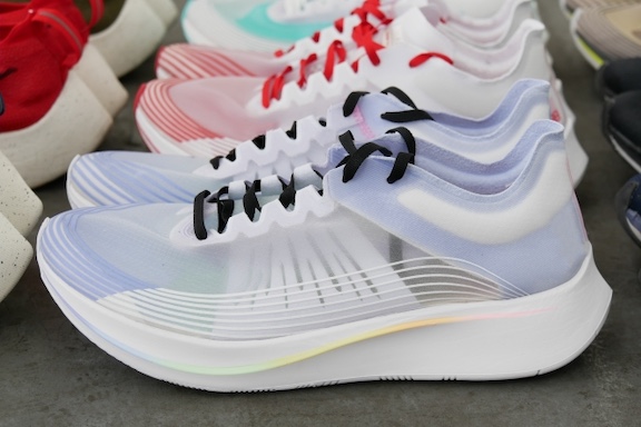 厚底スニーカー