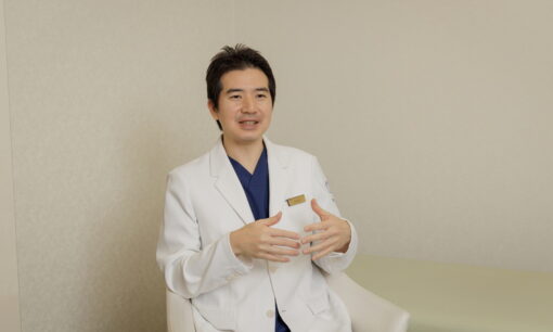 「もう手術しかない」を覆す第三の道。ひざ関節症クリニックが挑む再生医療