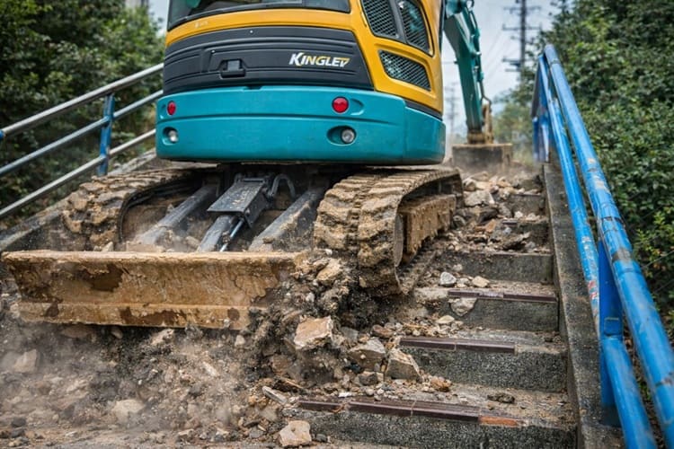 板橋区公道階段・破壊