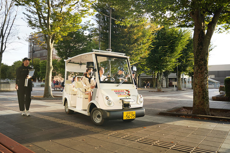 つくば市駅周辺を走行するYADOCAR-iドライブ 東海クラリオン