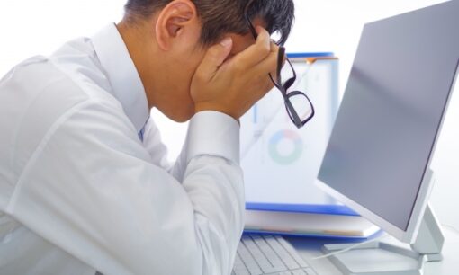 【逆パワハラとは】部下が上司を怒鳴り減給処分　吹田市で起きた“電話対応不能”の職場と優越的立場の正体