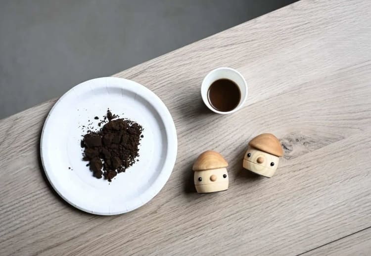 資材危機を機に開発したこまむぐのコーヒー染め玩具
