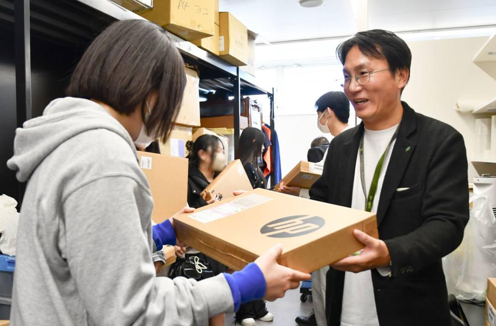 天使園プロジェクト パソコンの贈呈