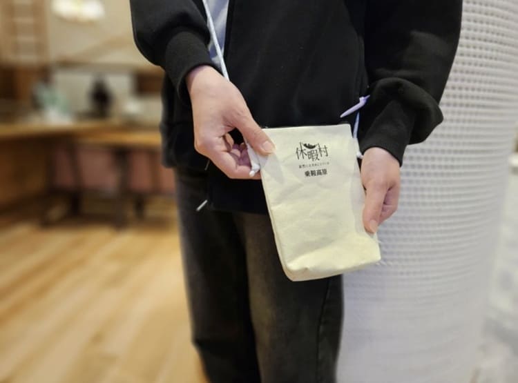 休暇村乗鞍高原が挑む　紙コップをサコッシュへ変える異業種連携の全貌