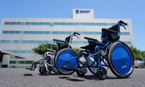 廃棄ではなく、地元へのリレーへ。スワニーが試乗用「Swany Mini」を再生し香川・讃州井筒屋敷に贈呈