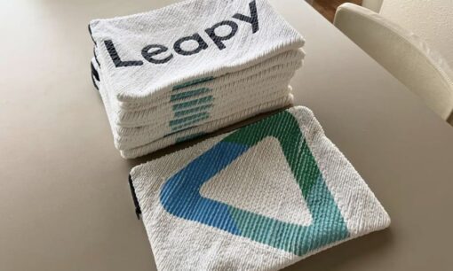リーピーが挑む着なくなったロゴTシャツをPCケースへと生まれ変わらせる新しい地域創生