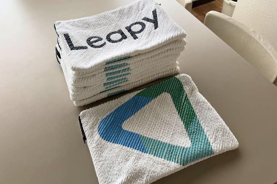 リーピーが挑む着なくなったロゴTシャツをPCケースへと生まれ変わらせる新しい地域創生