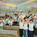算数につまずく子に、将来の選択肢を。上坂会計グループがカンボジアで始めた教育支援