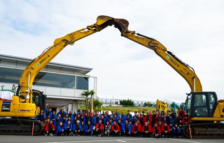 株式会社鈴機商事　集合写真