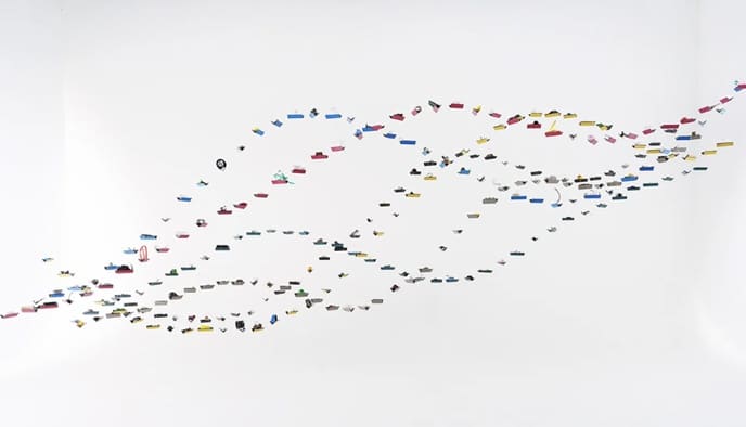 産業廃棄物はコストか投資か　マイルド産業が美術作家と挑む廃材アート