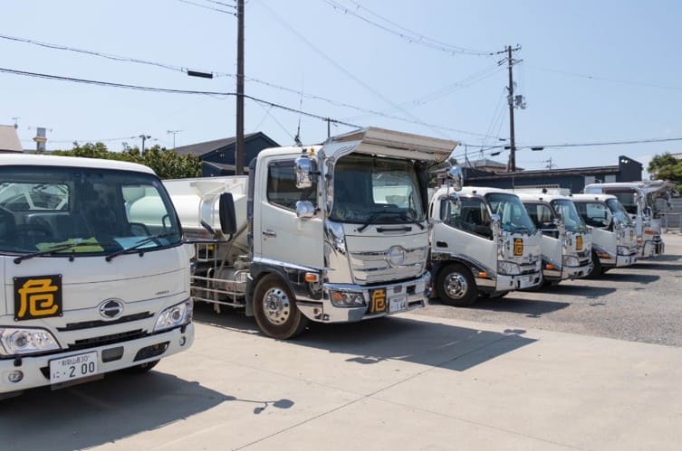 ナカト産業 タンクローリー