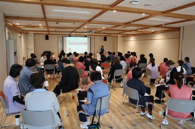 小出病院で行われた研修会の様子