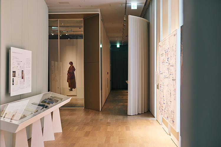 原寸大《プリマヴェーラ》と解説の展示風景