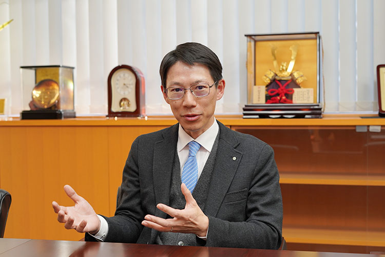西山鋼業社長