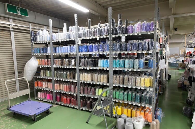 編みで使用する染色糸