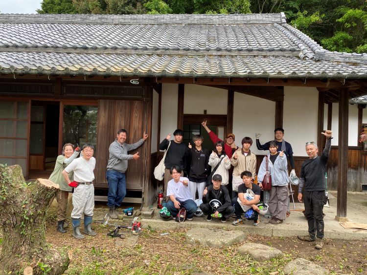 株式会社エスクリエイト・竹収穫時の集合写真